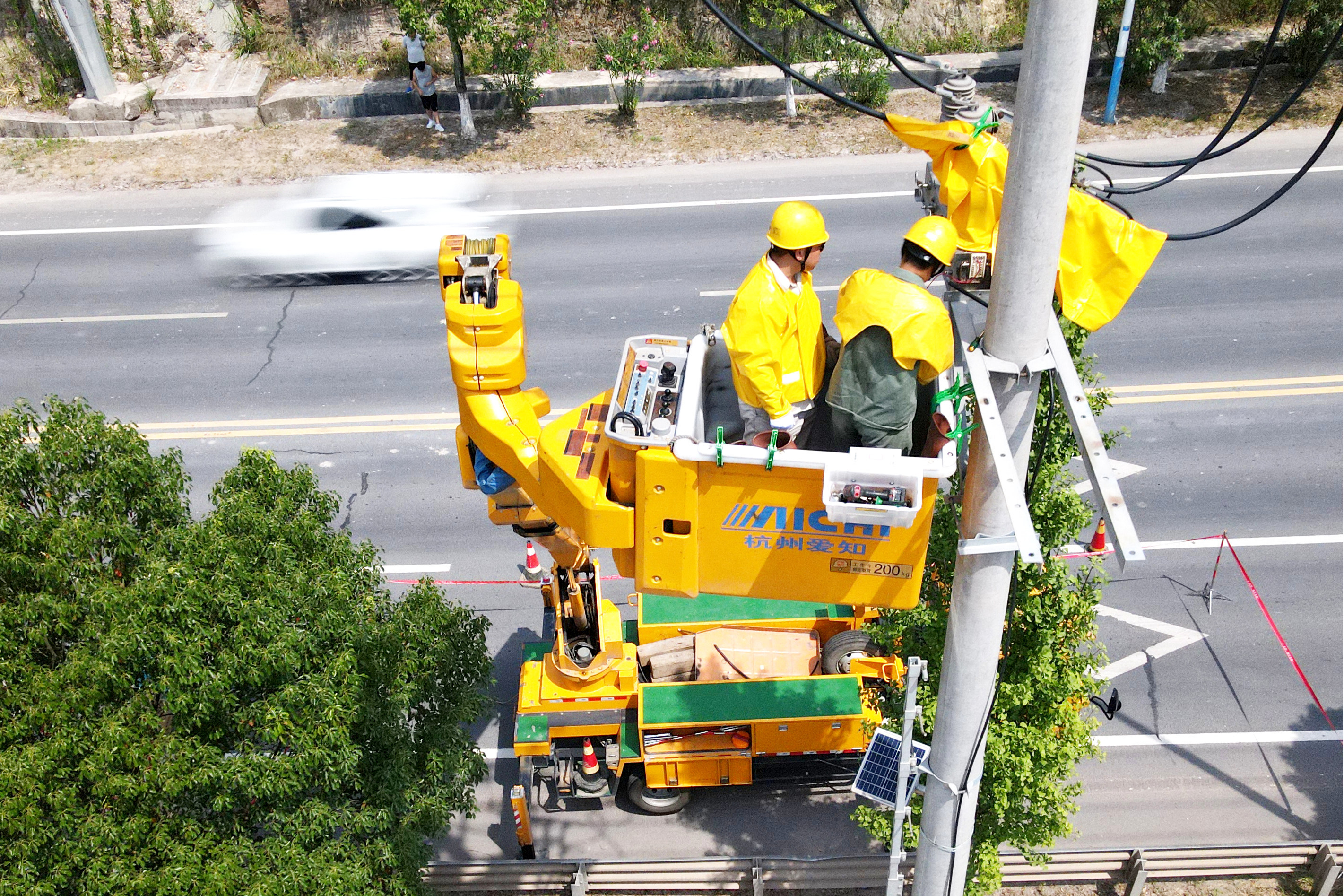 电力平台车(图1)